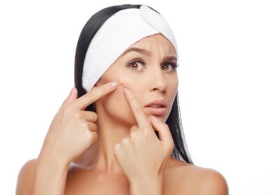 Stop! Don’t Pop Your Pimples – A Danger Can Happen
