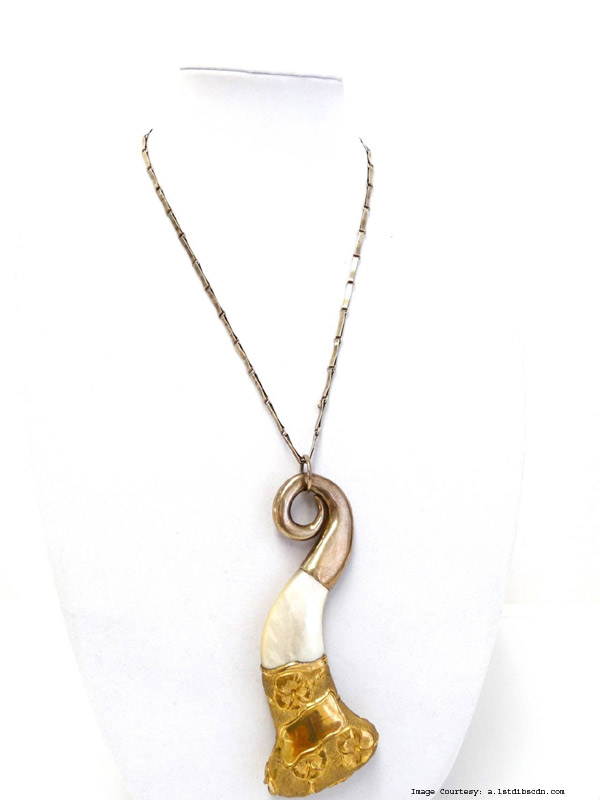 Horn Necklace With Fine Stones And Vermilion
