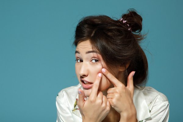 precautions while popping a pimple