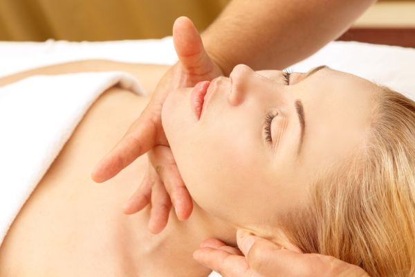 Treatments To Get Rid Of Turkey Neck