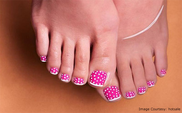 polka dots toe nail design