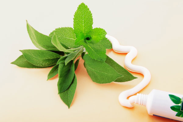 minty tooth paste for blackheads
