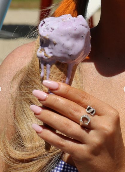 sabrina carpenter barbie pink nails
